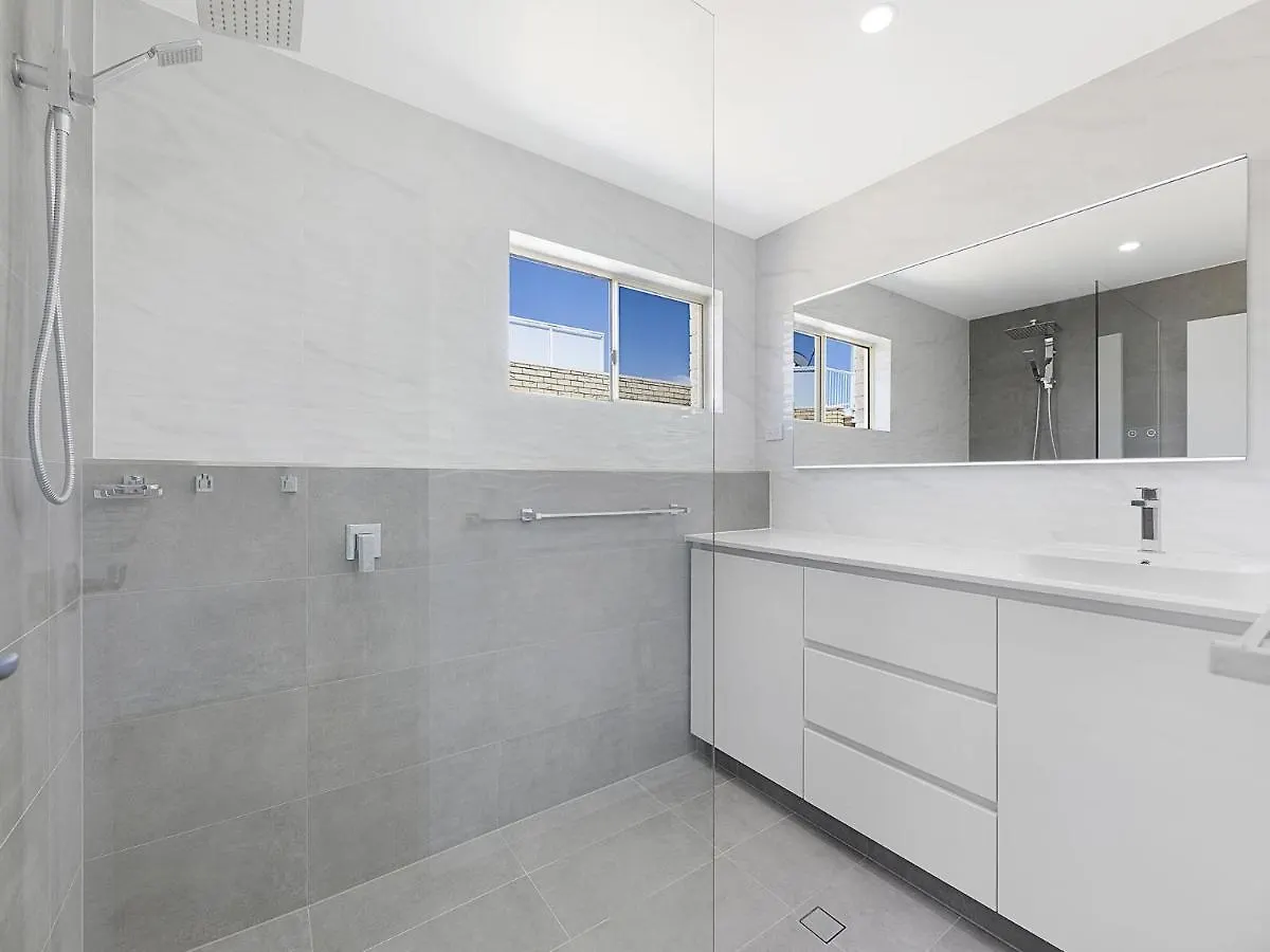 Clayton Garden Unit 5 Golden Beach Apartment